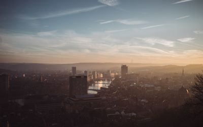 Zonsondergang boven Luik en de Maas