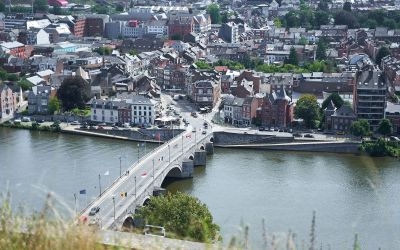 Luchtfoto van Namen met de brug van Jambes over de Maas