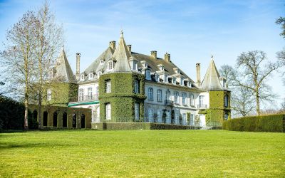 Kasteel met klimop in Terhulpen